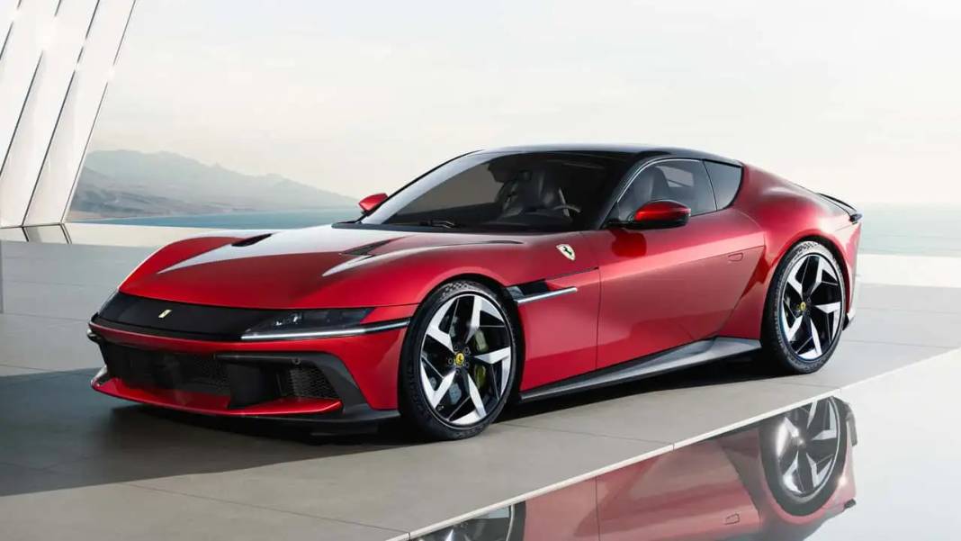 Ferrari'nin Bugüne Kadarki En Güçlü Otomobili Tanıtıldı: 819 Beygir Gücünde! Değeri Vergiler Hariç 15 Milyon Liranın Üzerinde 1
